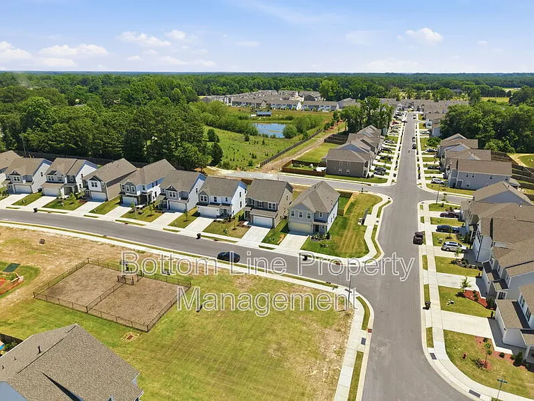 24 Blackthorn Ln — Photo 7