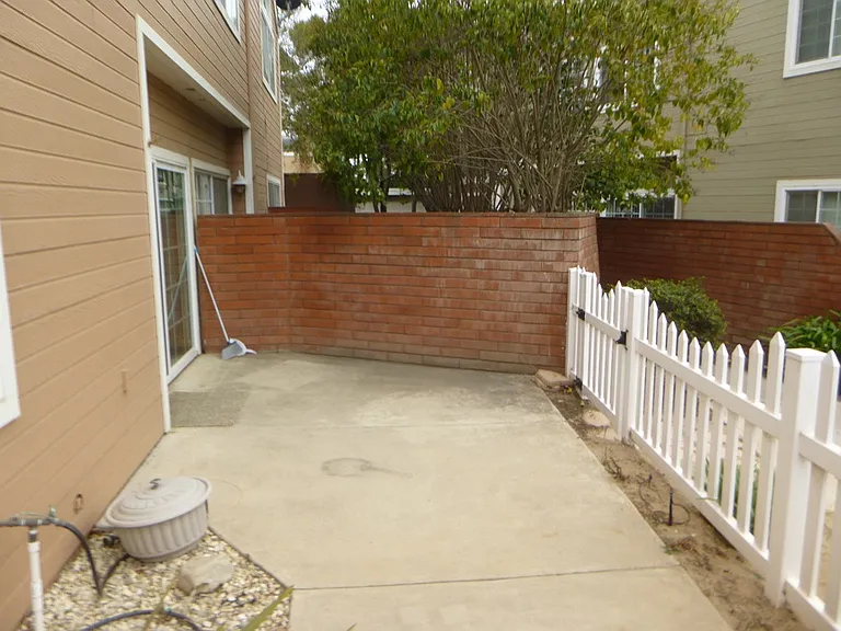 2435 Country Ln — Photo 18