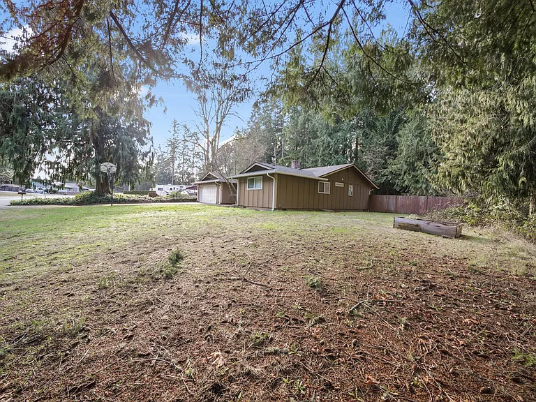 4323 Glen Terra Dr SE — Photo 32