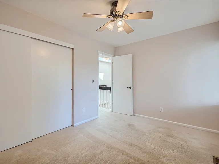 952 Thames St — Photo 18