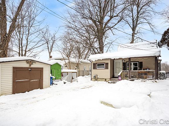 2nd image of 3779 Willow Dr NE