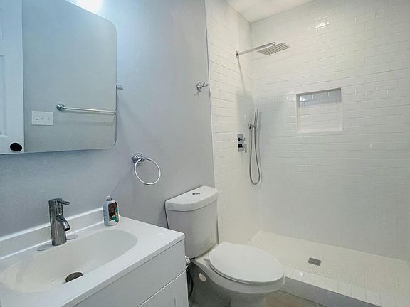 5th image of 126 Smith Ln APT D
