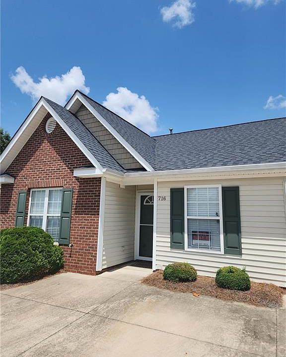 1st image of 716 Wynbrook Square Ln