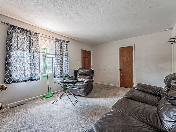 3rd image of 8006 Comet Dr