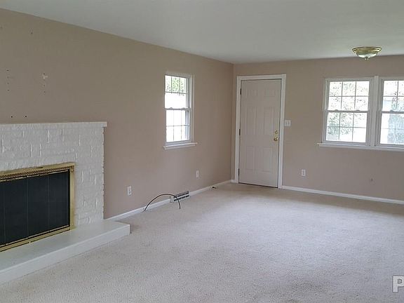 5th image of 4714 N Laurel Dr