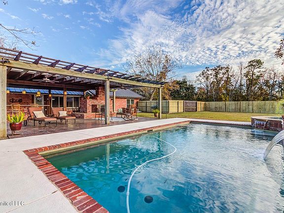 2nd image of 5549 Pecan Haven Ln