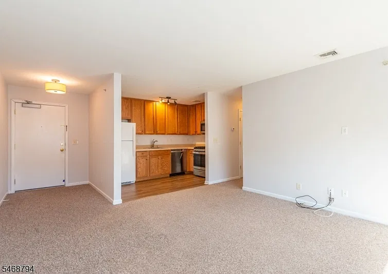 480 Pompton Ave #2