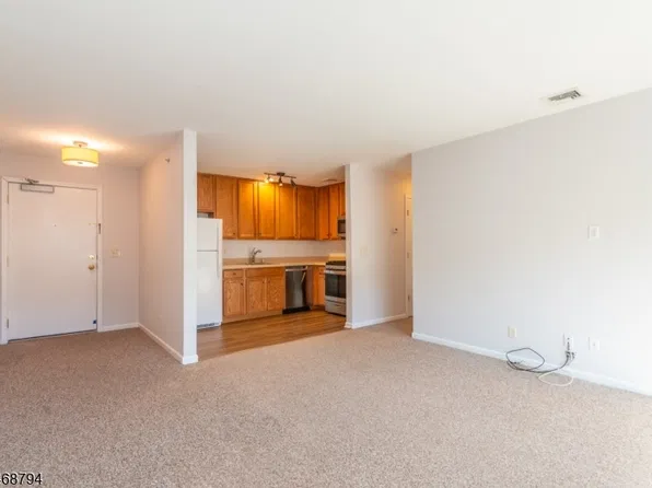 480 Pompton Ave APT 2, Cedar Grove, NJ 07009