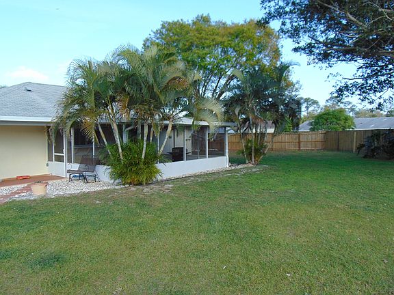 3rd image of 474 NE Donita Ct
