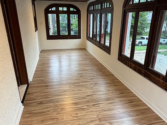3rd image of 530 N Durkee St #2