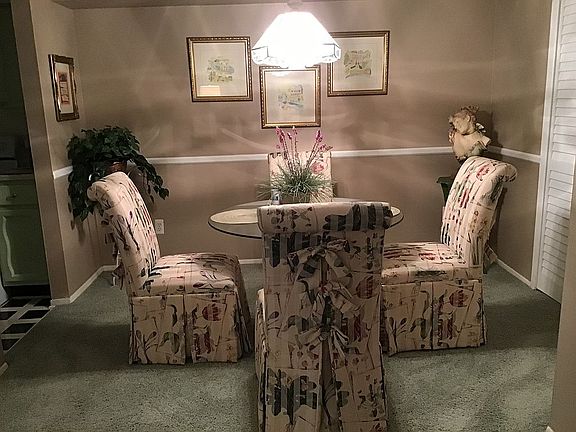 Dining room.