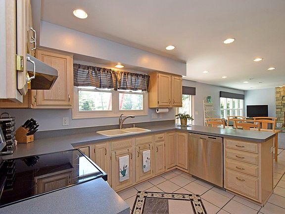 3rd image of 2801 E Cove Ln