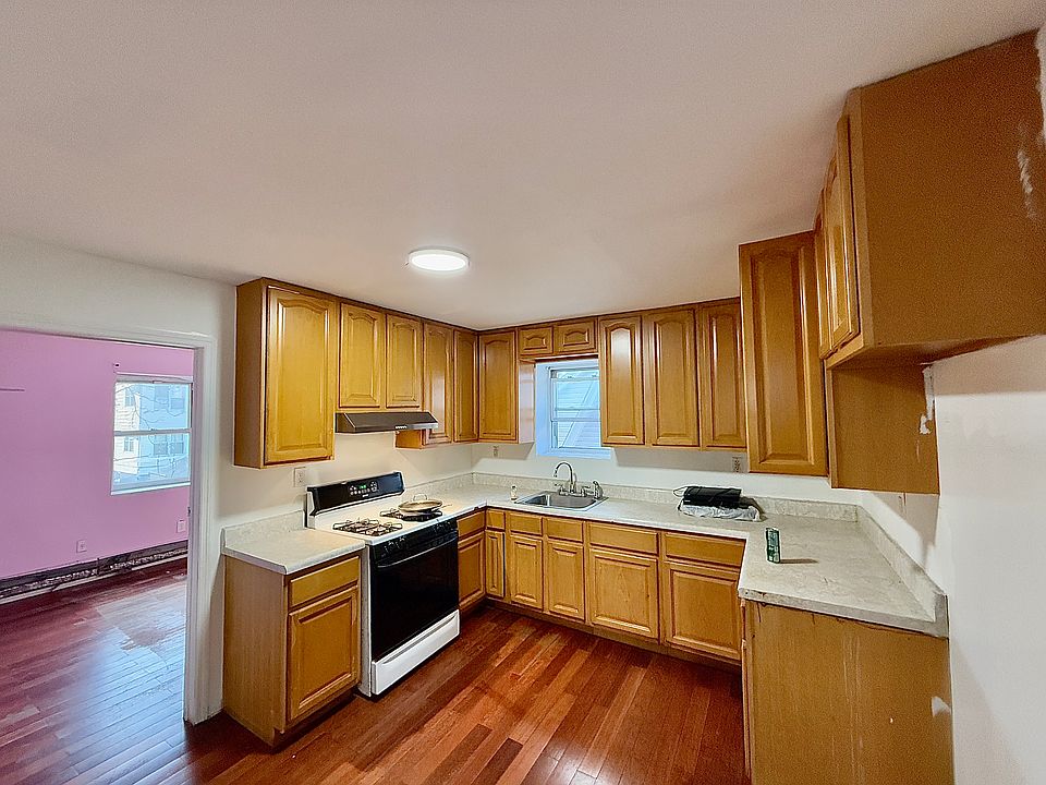 1st image of 8954 134th St Floor 2