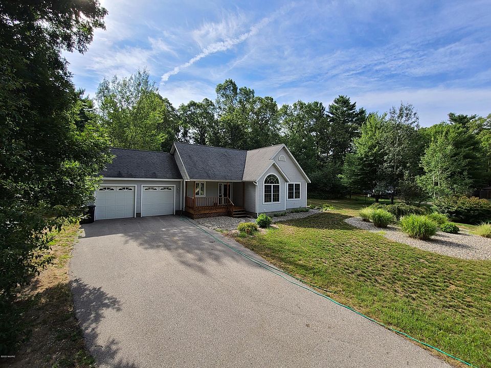 1st image of 7660 Pinewood Dr