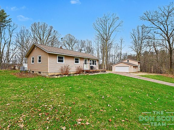 3rd image of 2589 Rector St NE