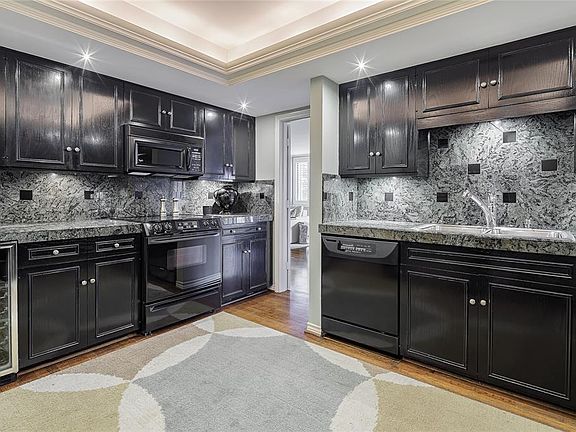 4th image of 3621 Turtle Creek Blvd APT 4E