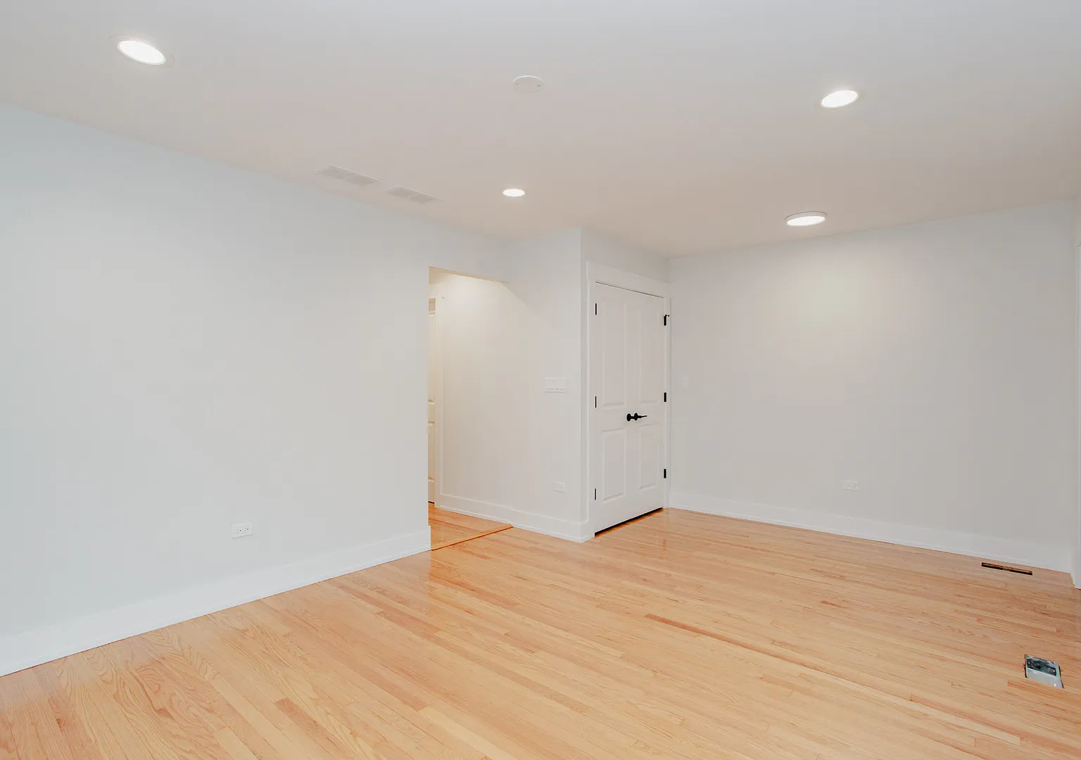 4 bed, $3,500 — Photo 4