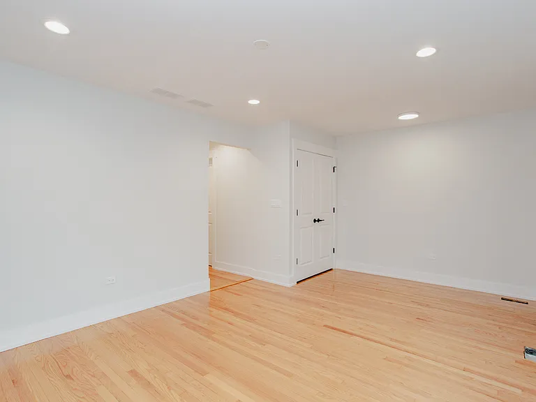 5509 N Central Ave — Photo 4
