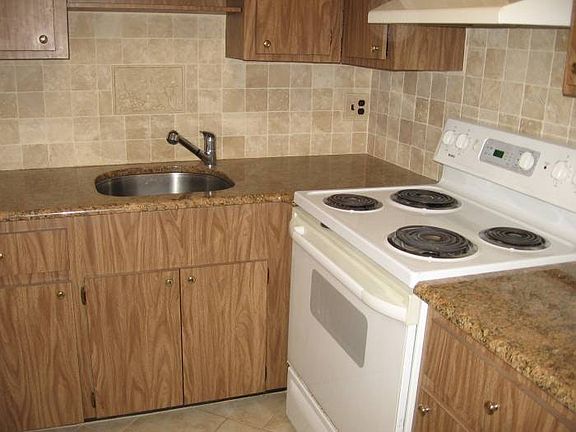 4th image of 100 Fountain Ln APT 8