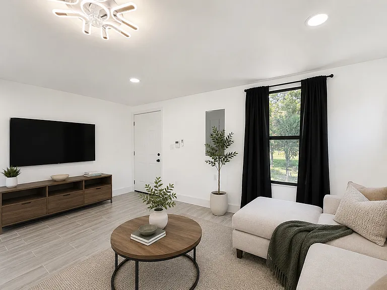 6920 Delano Ave — Photo 6