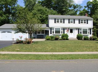 9 Brentwood Dr, Enfield, CT 06082