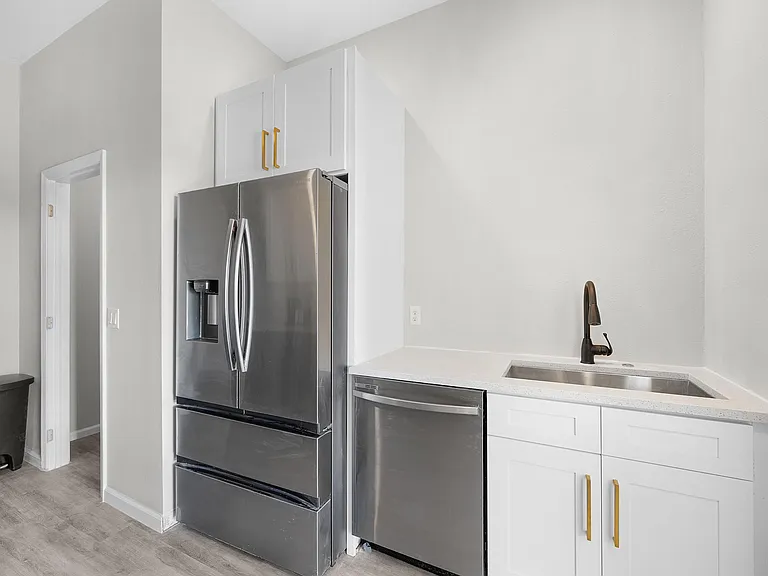 NW 15th Ln — Photo 8