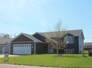 300 Maverick Dr, Mankato, MN 56001