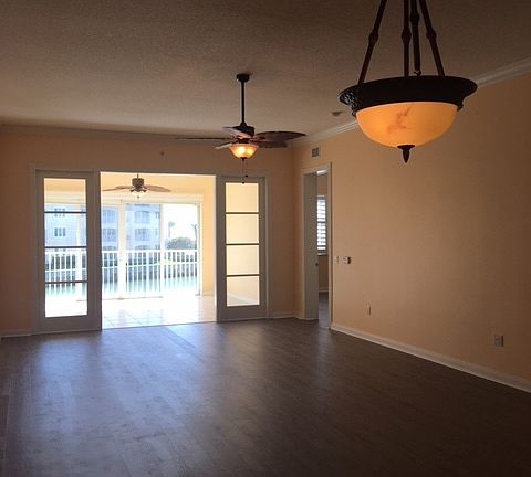 5th image of 8 Harbour Isle Dr E Unit 202