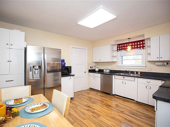Youngstown kitchen with pull-outs