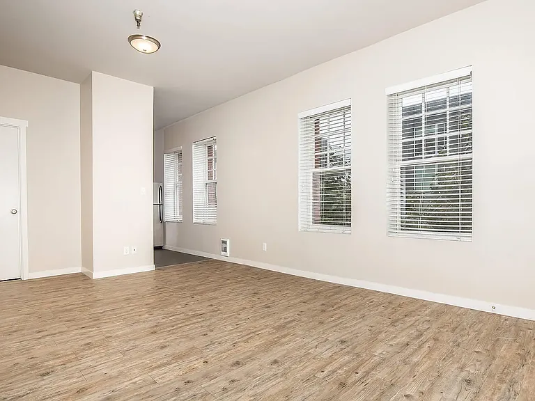 100 on 6th *Limited Time Concession: Now Offering 1 Months Free Rent* — Photo 22