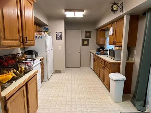4th image of 1672 Forest Hills Dr