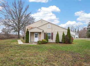 3121 Sunnyside Ct, Lake Orion, MI 48360