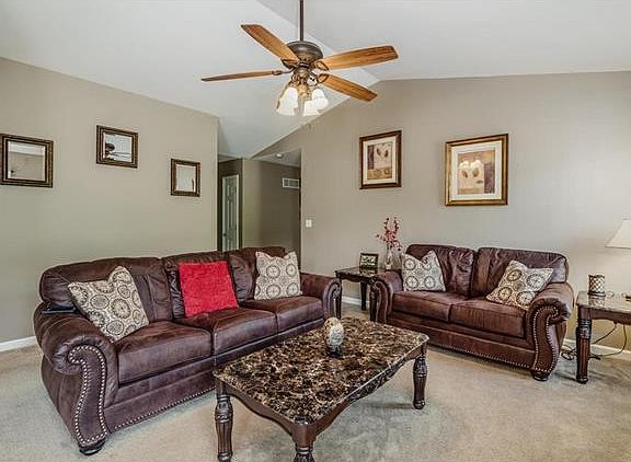 3rd image of 1557 Saint Charles Dr