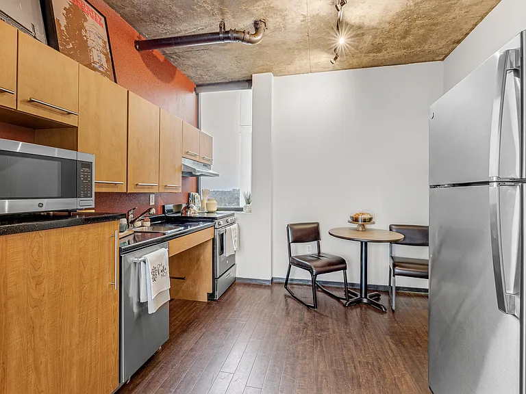 Vista Student Living- Rent by the Room — Photo 7