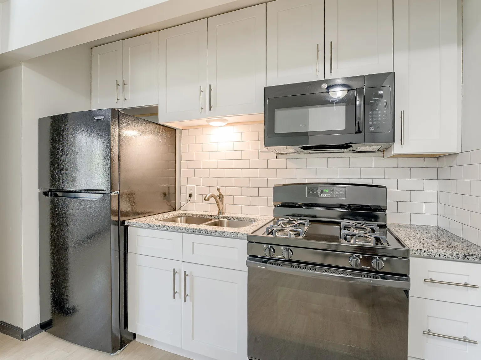 1015 North 47th Avenue - 11 — Photo 3