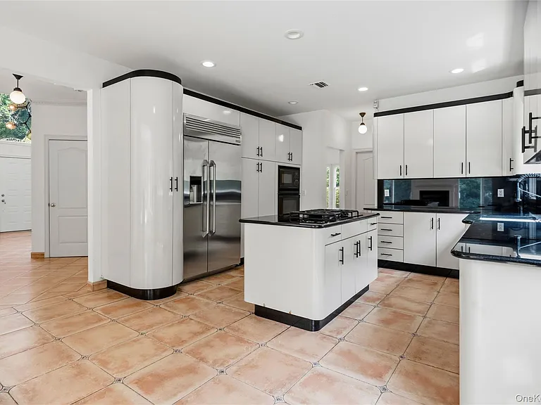 10 Osborne Ln — Photo 11