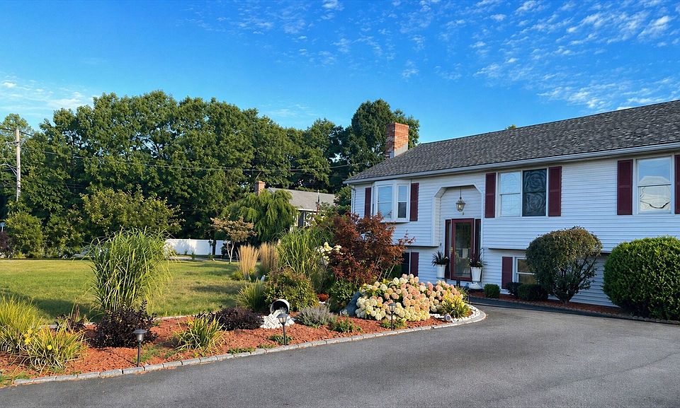 1st image of 8 Park Cir