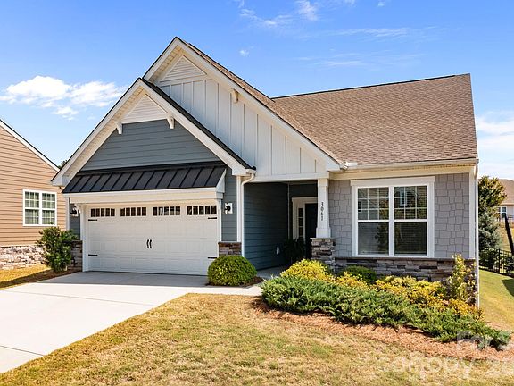 2nd image of 3061 Rosseau Ln