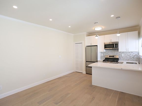 4th image of 1568 Madison St APT 18