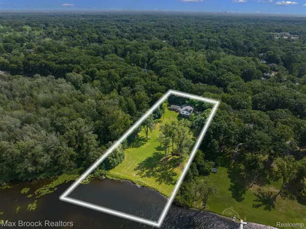 3559 Brookside Dr, Bloomfield Hills, MI 48302