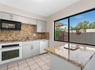 2010 Lawrence Crossley Rd, Palm Springs, CA 92264