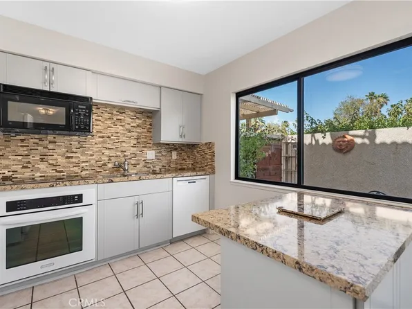 2010 Lawrence Crossley Rd, Palm Springs, CA 92264