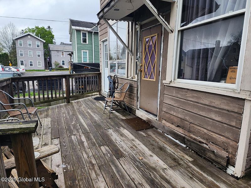 5th image of 658 E Main Street