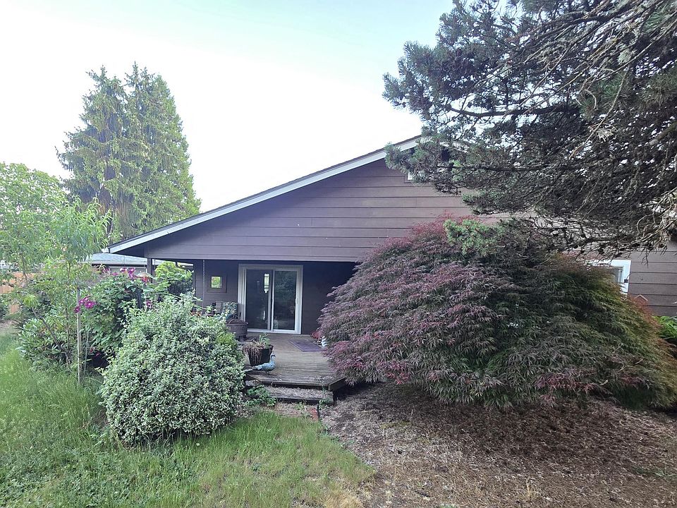 2nd image of 3510 NE Canterbury Cir