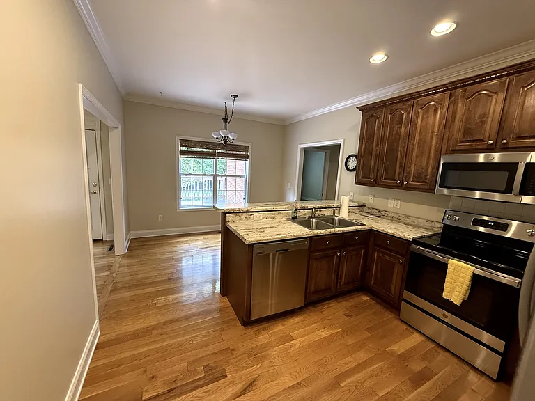 215 Woodson Dr — Photo 6