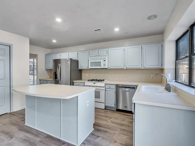2108 Autumn Cove Dr — Photo 21