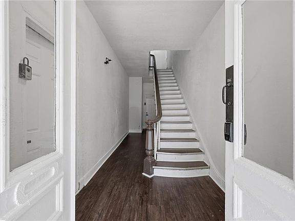 4th image of 444 Dinwiddie St