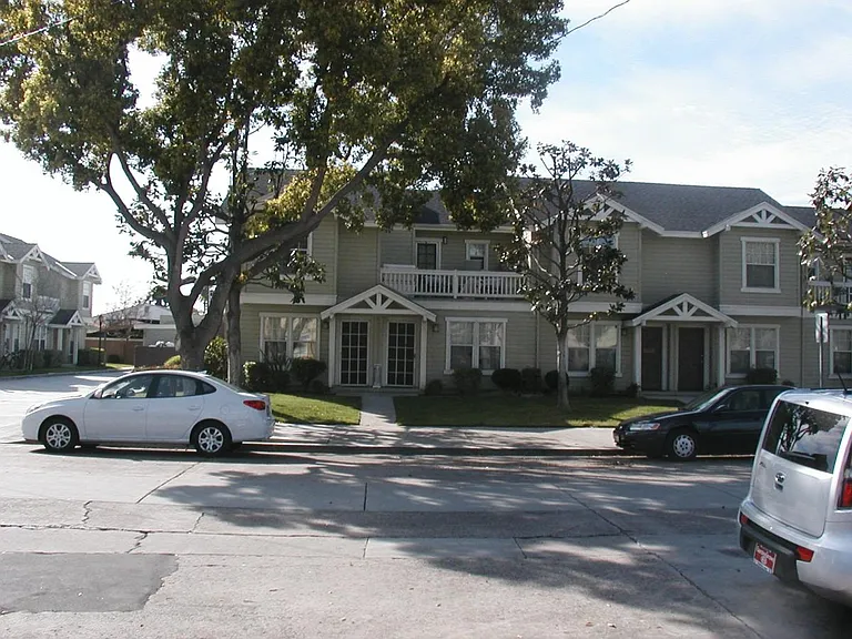 Two story Two bedroom Townhouse
138 N. Olive St