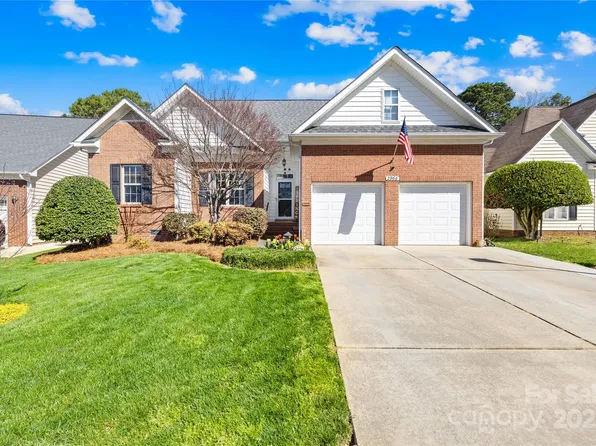 2966 Huckleberry Hill Dr, Fort Mill, SC 29715