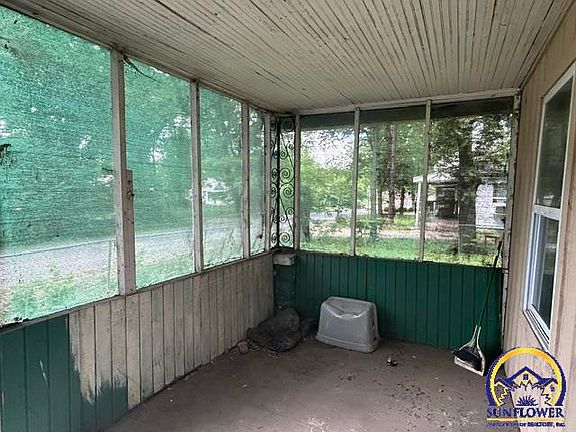 2nd image of 522 SE California Ave
